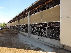 340 férőhelyes pihenőboxos tejelőmarhaistálló, keresztcsatornával